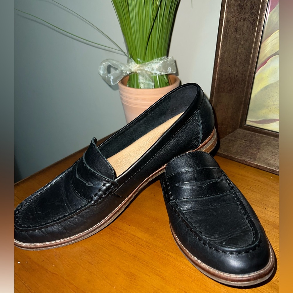 EUC Sperry Black Leather Penny Loafers